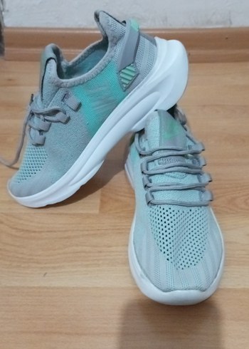 Gri Elastik Bağcıklı Kadın Spor Ayakkabı - Görsel 2