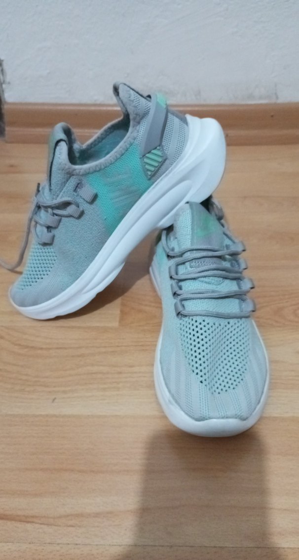 Gri Elastik Bağcıklı Kadın Spor Ayakkabı - Görsel 2