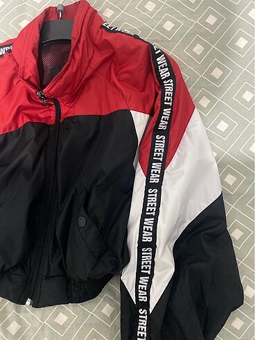 s Beden kırmızı siyah beyaz çizgili bomber ceket