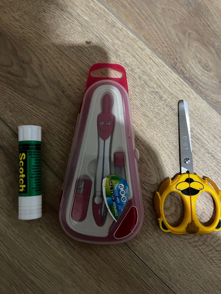 Renkli Kırtasiye Seti: Pergel, Makas ve Yapıştırıcı - Görsel 2