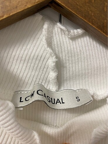 LC Waikiki crop bluz