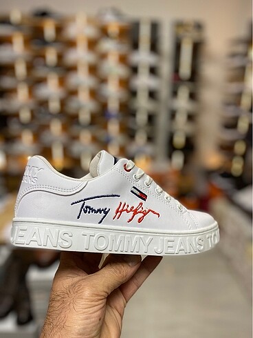 Tommy JEANS