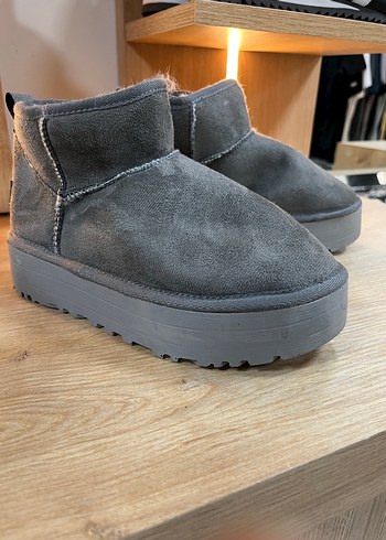 Gri Süet Kadın Dolgu Topuk Botlar