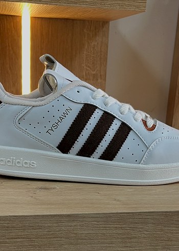 Beyaz Adidas Tyshawn Spor Ayakkabı