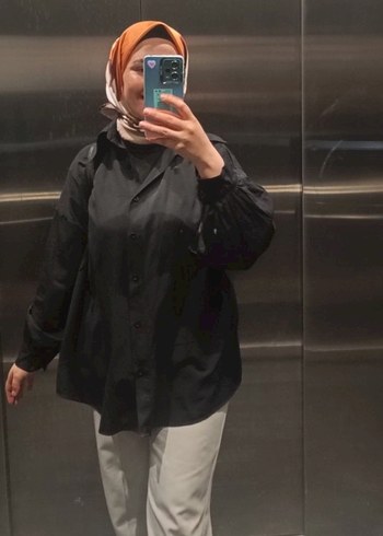 Siyah Yüksek Yakalı Kadın Gömlek - Görsel 2