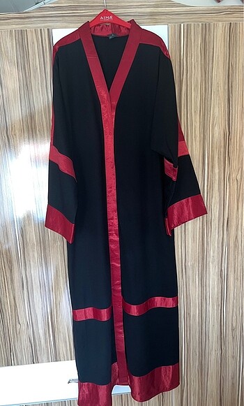 Abaya kırmızı şeritli