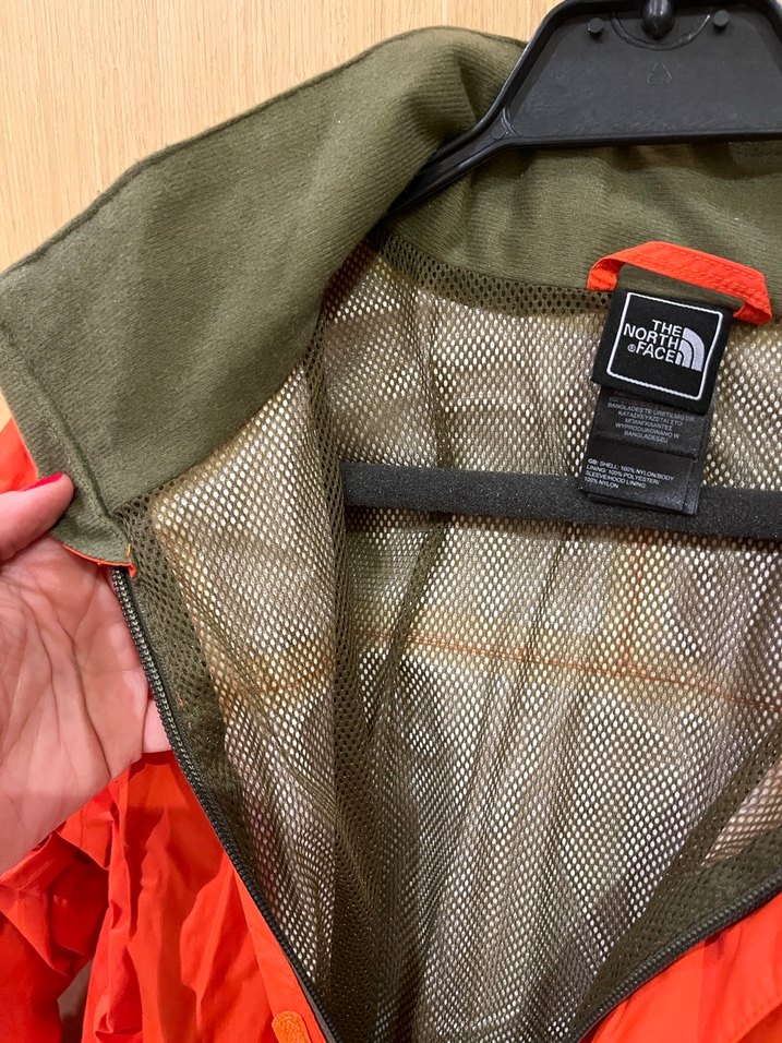 North Face Turuncu Fermuarlı Yağmurluk - Görsel 3