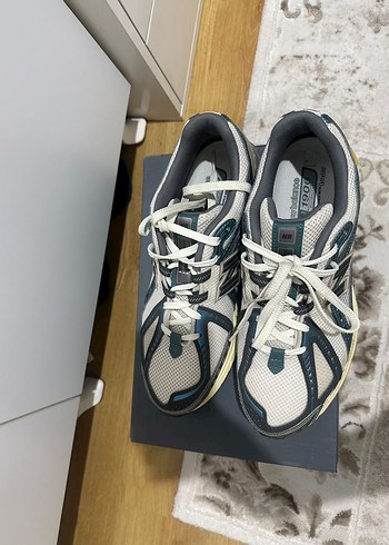 44 Beden New Balance 1906R
