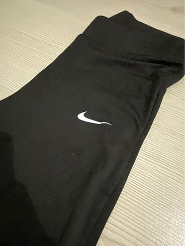 Nike Tayt.