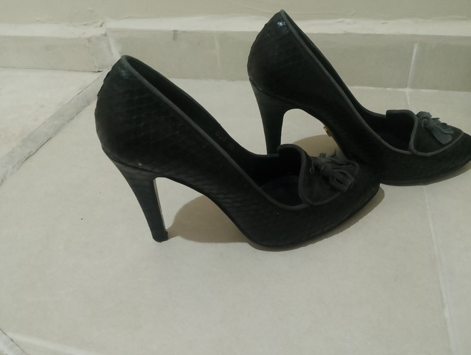 Siyah Yılan Derisi Desenli Püsküllü Stiletto - Görsel 3