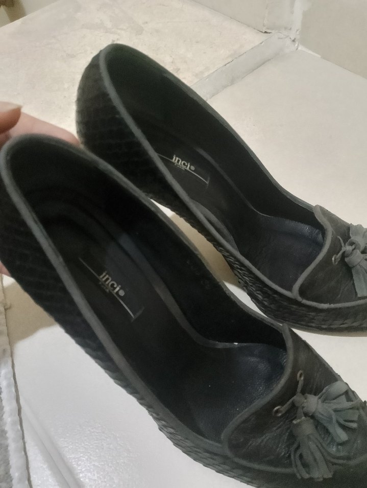 Siyah Yılan Derisi Desenli Püsküllü Stiletto - Görsel 4