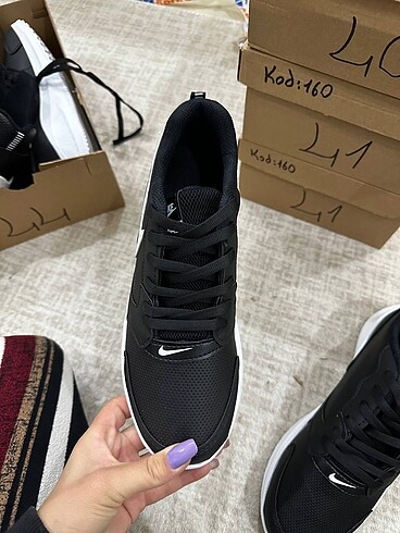 42 Beden siyah Renk NIKE SPOR AYAKKABI