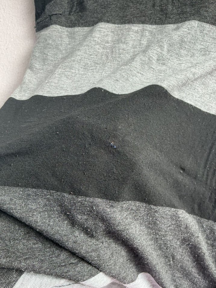 V Yaka Gri Çizgili Desenli Bluz - Görsel 4