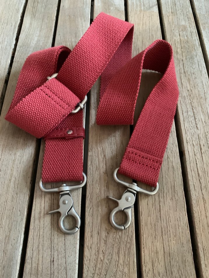 Kırmızı metal tokalı spor çanta askısı 130 cm - Görsel 4