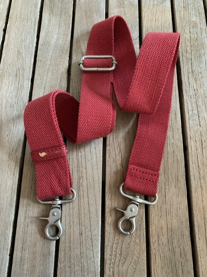 Kırmızı metal tokalı spor çanta askısı 130 cm - Görsel 2