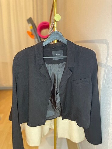LC Waikiki Crop Blazer