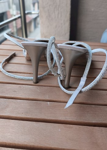 Bilekten bağlama saten topuklu - Görsel 5