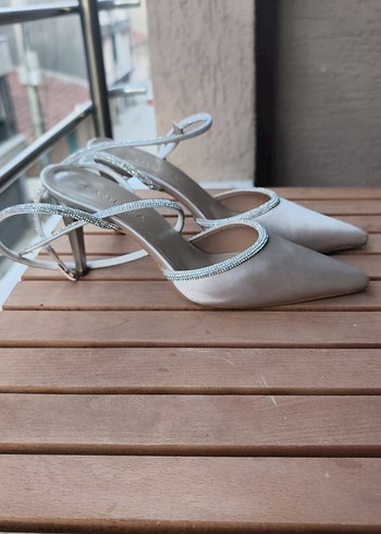 Bilekten bağlama saten topuklu - Görsel 2