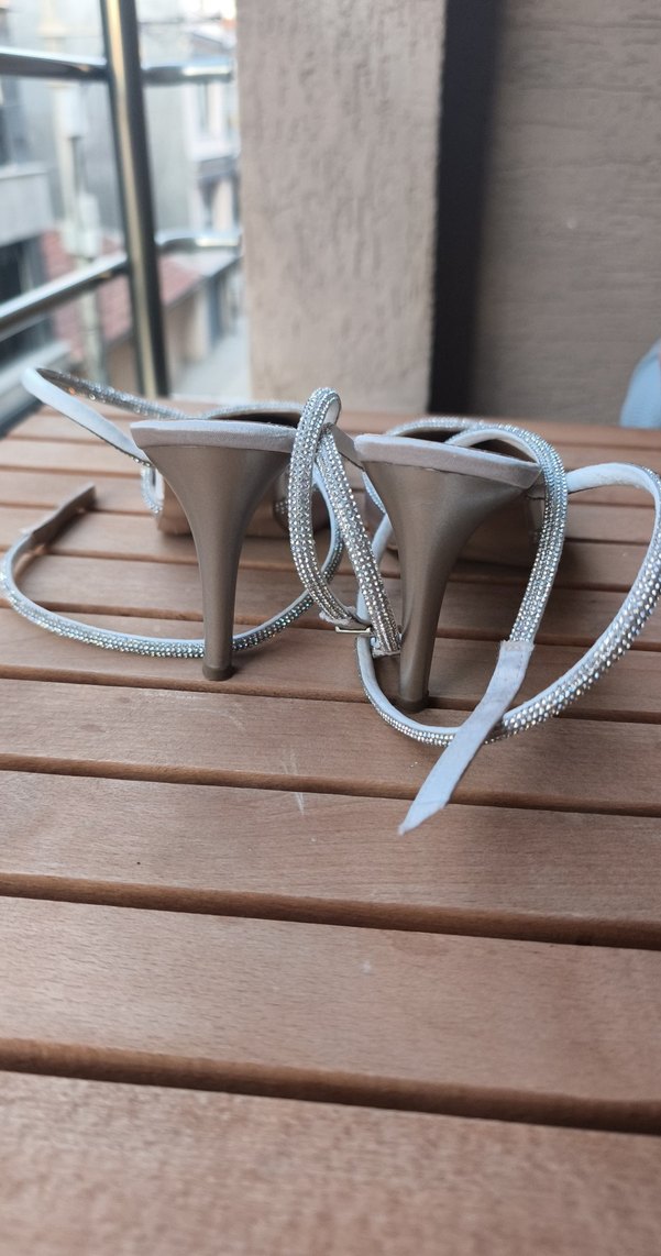 Bilekten bağlama saten topuklu - Görsel 5