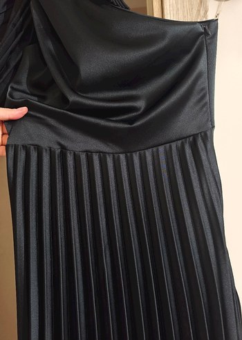 Siyah, Pilili, Uzun Askılı Abiye Elbise - Görsel 2