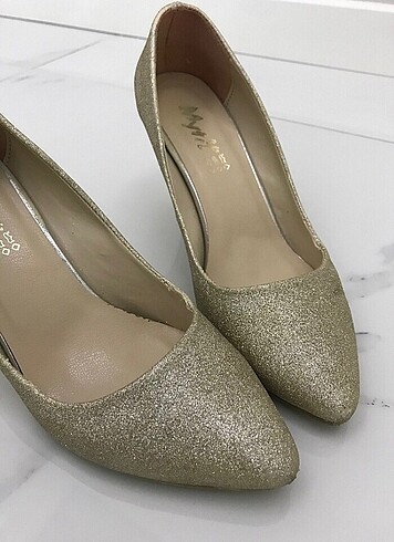 39 Beden Gold Topuklu Ayakkabı