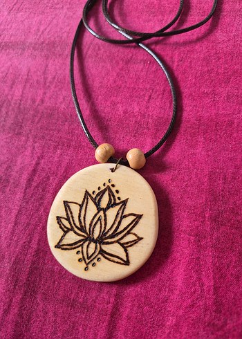Ahşap yakma lotus el emeği kolye - Görsel 3