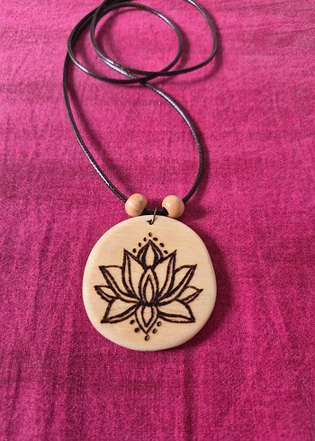 Ahşap yakma lotus el emeği kolye - Görsel 2