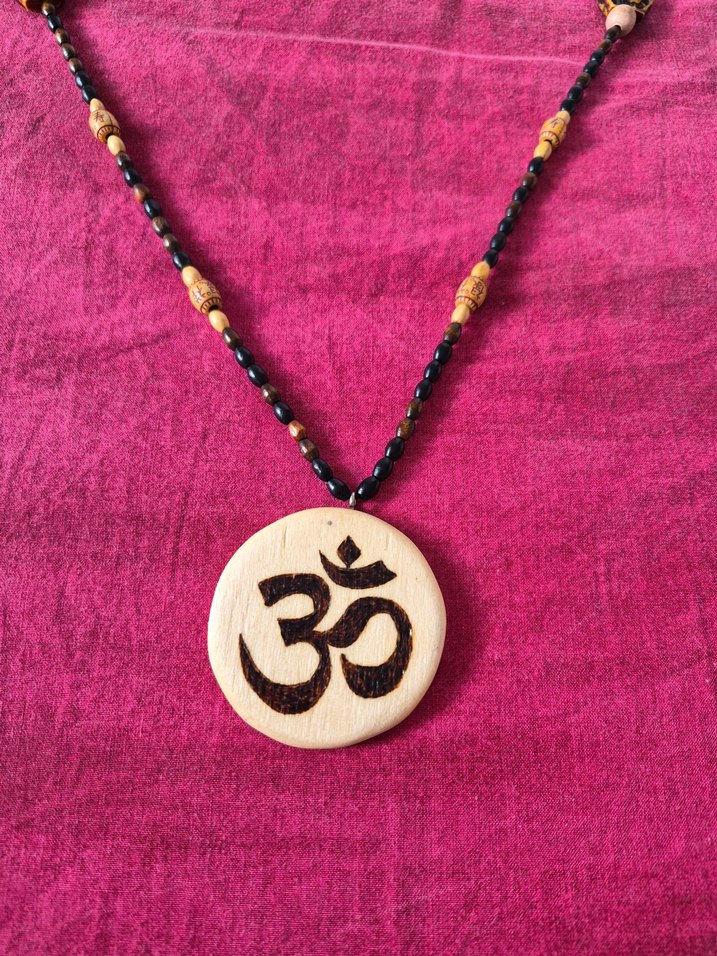 Uzun boncuklu ahşap yakma kolye - Görsel 3