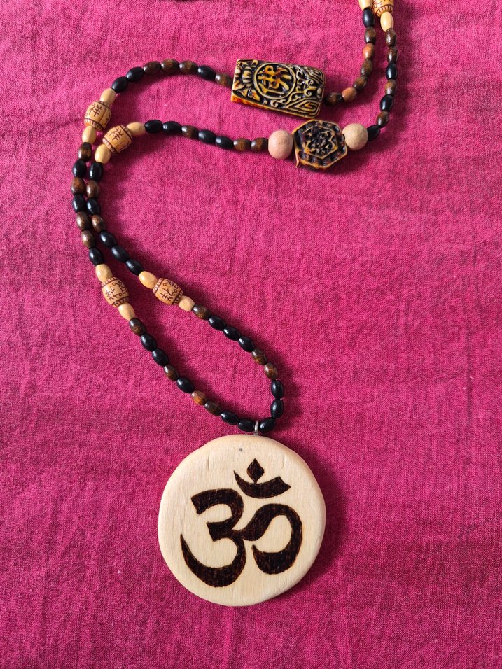 Uzun boncuklu ahşap yakma kolye - Görsel 2