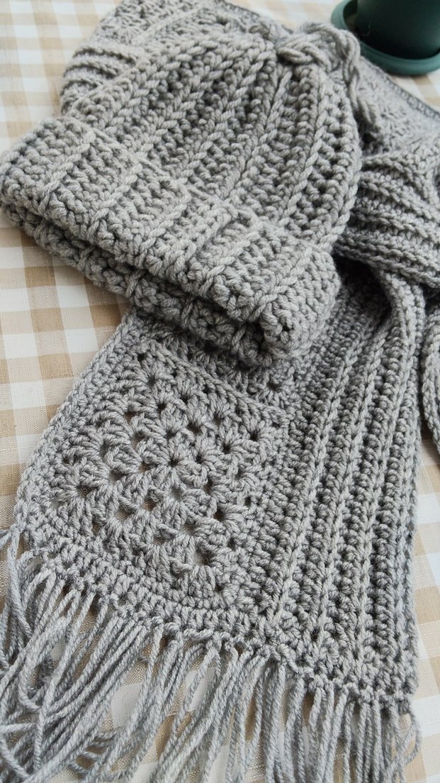 Gri Örgü Bere ve Atkı Seti - Görsel 4