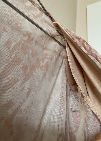 Vatkalı Drapeli V Yaka Tül Elbise - Görsel 7