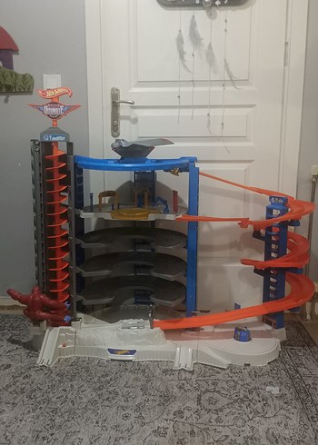 Hot Wheels Ultimate Garaj Dev Kule, Motorlu Asansör - Görsel 3