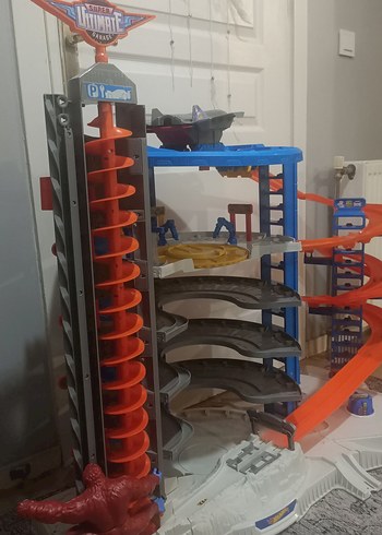 Hot Wheels Ultimate Garaj Dev Kule, Motorlu Asansör - Görsel 4