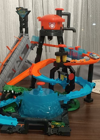 Hot Wheels Renk Değiştiren Arabalar Timsah Oyun Seti - Görsel 2