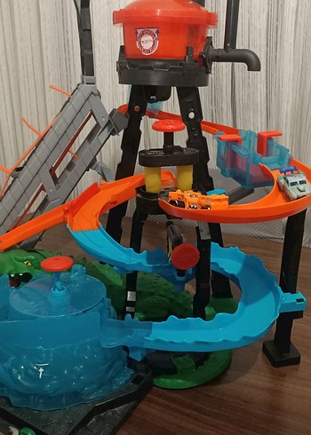 Hot Wheels Renk Değiştiren Arabalar Timsah Oyun Seti - Görsel 3