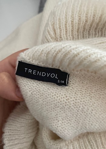 Omzu Açık Beyaz Kazak - Görsel 2