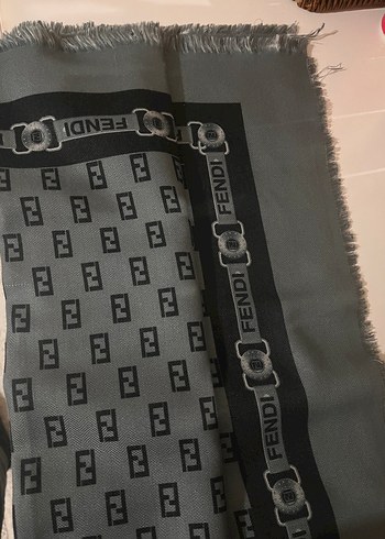 Kadın Fendi Eşarp - Görsel 2