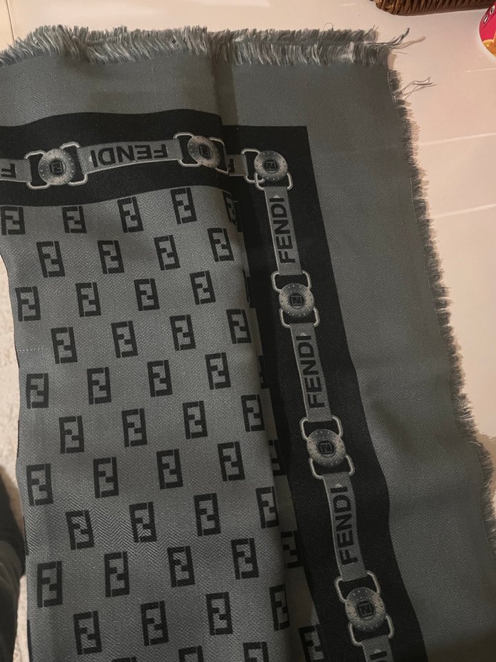 Kadın Fendi Eşarp - Görsel 2