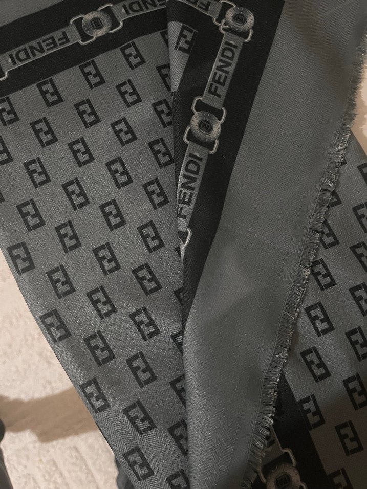 Kadın Fendi Eşarp - Görsel 3