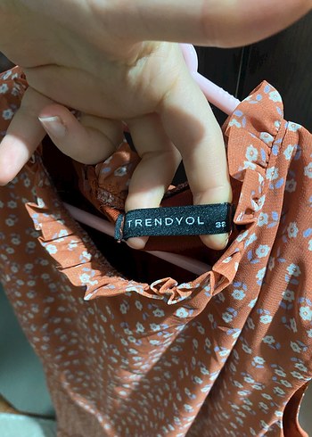 Kısa Kollu Fırfırlı Mini Elbise - Görsel 3