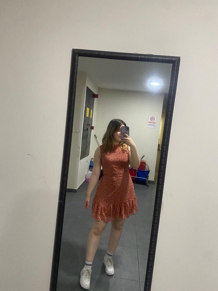 Kısa Kollu Fırfırlı Mini Elbise - Görsel 4