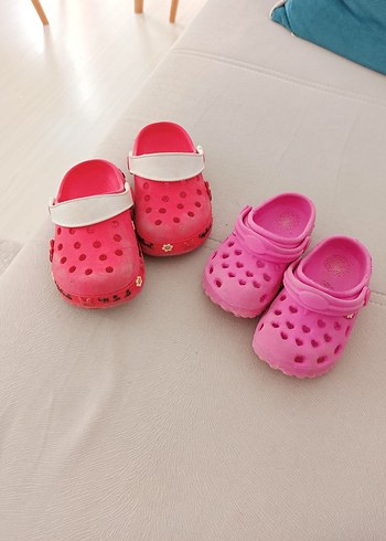 Kız Çocuk Pembe Cırt Cırtlı Terlik