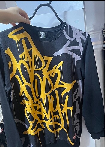 grafiti desenli sweatshirt