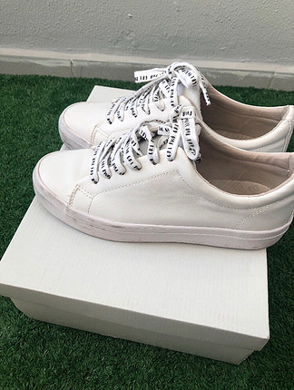  Bershka beyaz sneakers