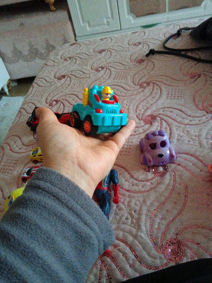 Renkli Oyuncak Araba - Görsel 2