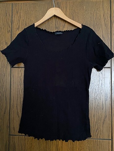 l Beden siyah Renk Trendyol tshirt
