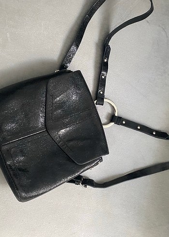 Zara Siyah Deri Tokalı Kadın Çanta