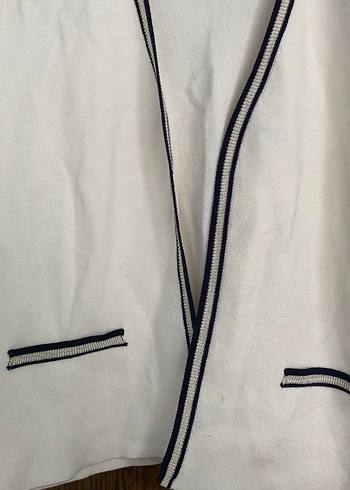 Beyaz Düğmeli Kadın Hırka - Görsel 3