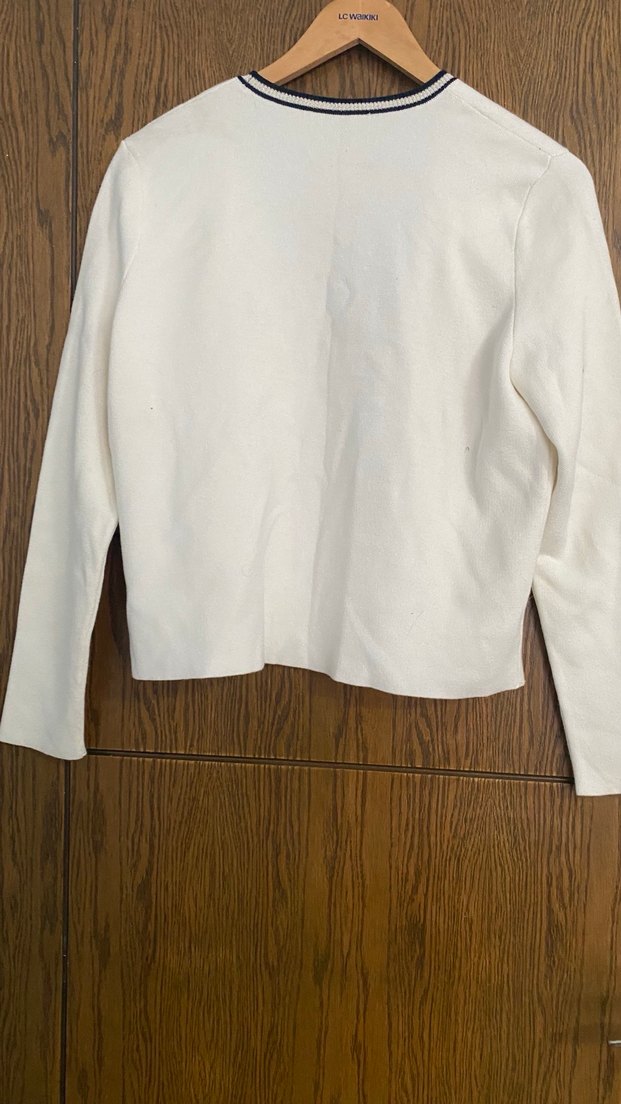 Beyaz Düğmeli Kadın Hırka - Görsel 4