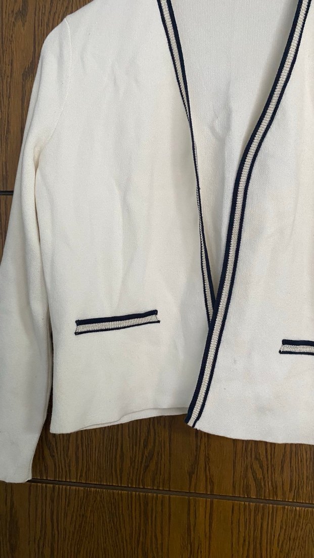 Beyaz Düğmeli Kadın Hırka - Görsel 2